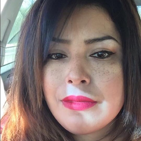 Meet your Posher, Sandy - Picture 3 of 3